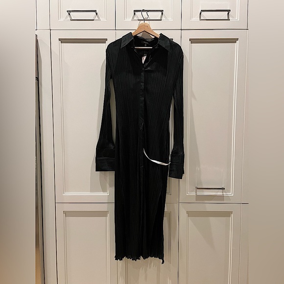Black maxi plisse shirt dress - Picture 2 of 4
